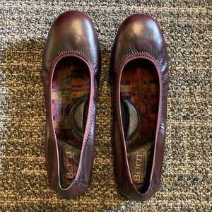 NWOT Born flats